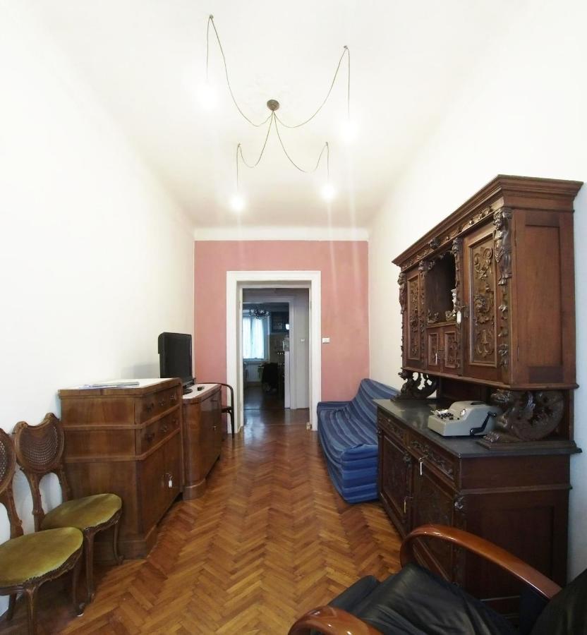 Casa Antica - Historical Apartment In Old City Center ترييستي المظهر الخارجي الصورة