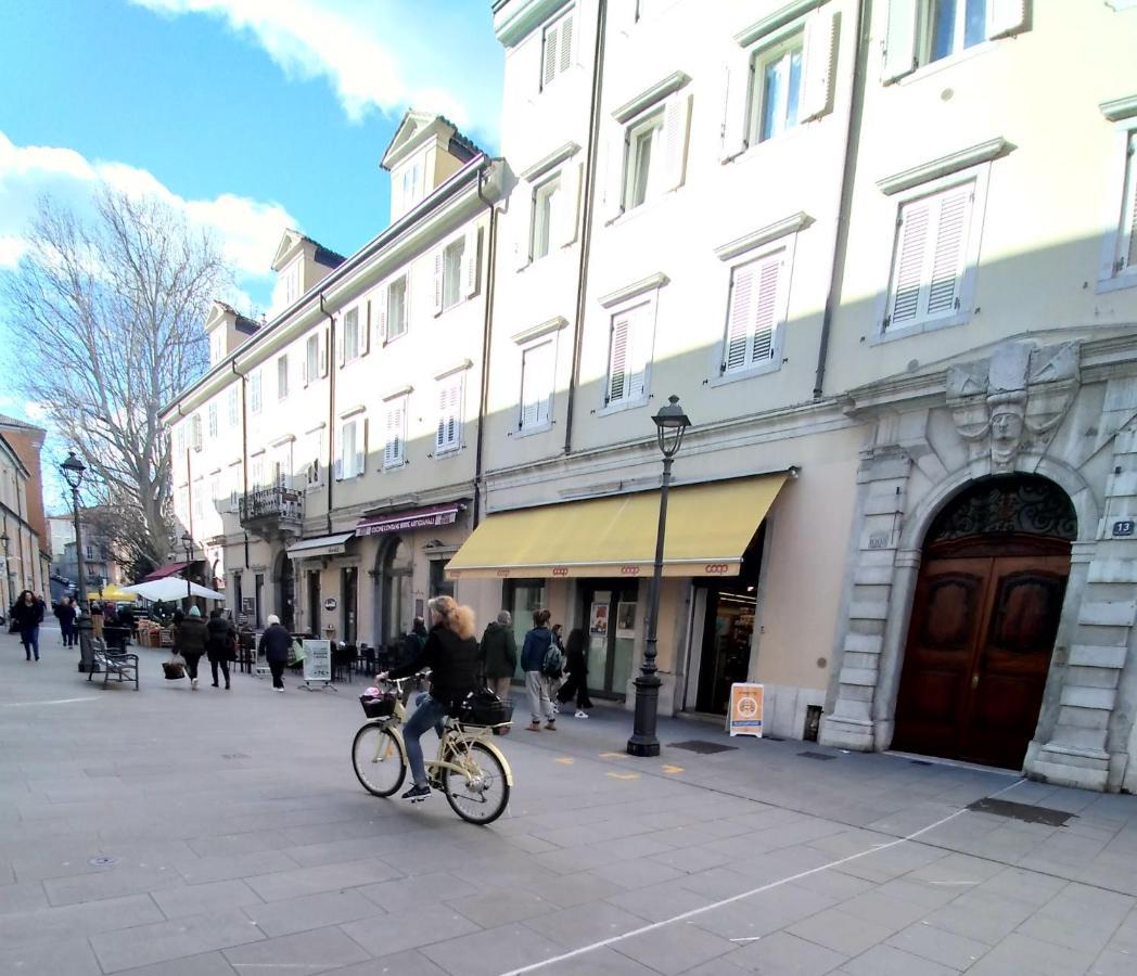 Casa Antica - Historical Apartment In Old City Center ترييستي المظهر الخارجي الصورة